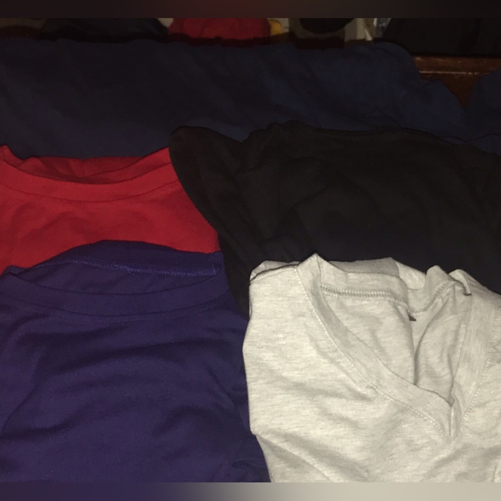 Bundle of Four T-Shirts in Red, Black, Blue and Gray. Lot of 4 longsleeve shirts